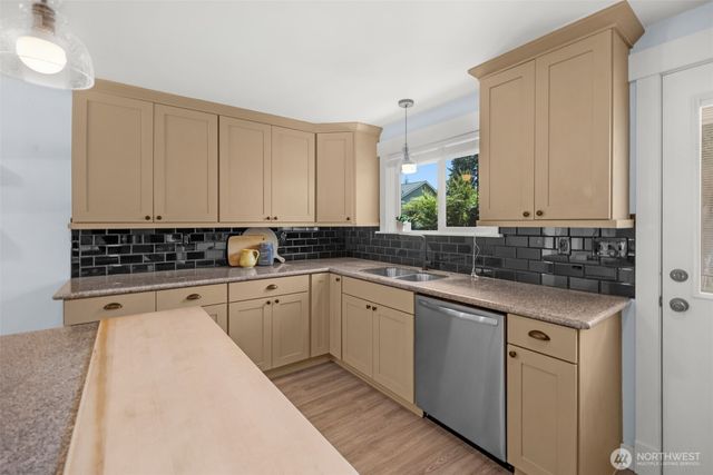 1216 118th Place SE, Everett, WA 98208