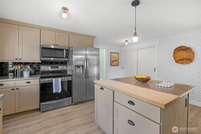 1216 118th Place SE, Everett, WA 98208