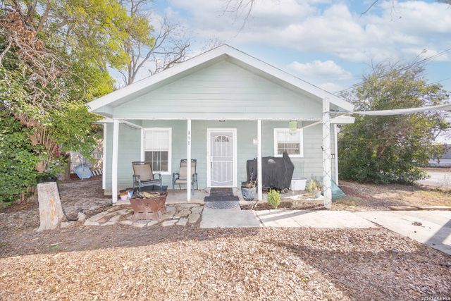 815 Avenue S, Hondo, TX 78861