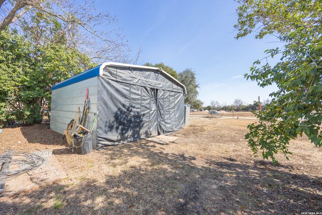815 Avenue S, Hondo, TX 78861