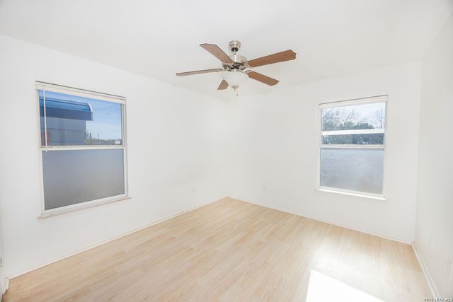 815 Avenue S, Hondo, TX 78861