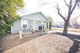 815 Avenue S, Hondo, TX 78861