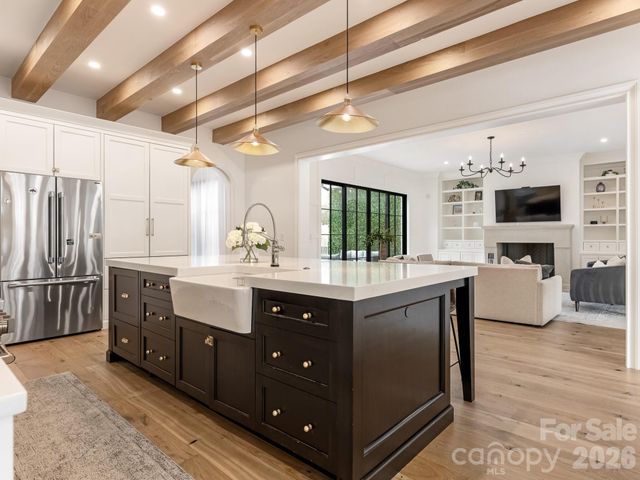 313 Wonderwood Drive, Charlotte, NC 28211