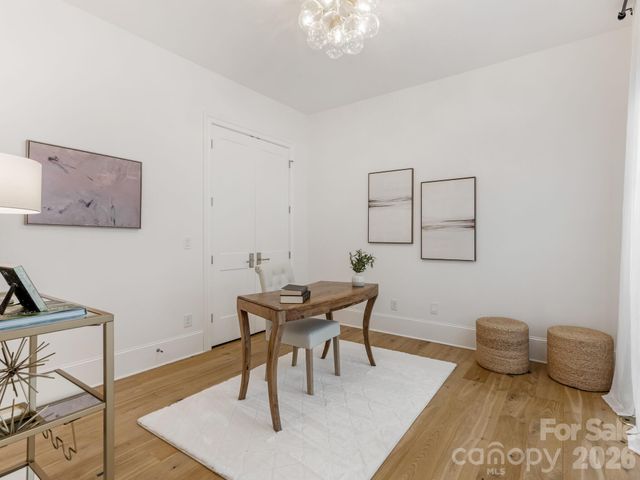 313 Wonderwood Drive, Charlotte, NC 28211