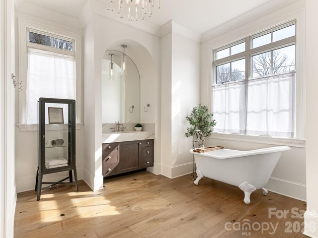 313 Wonderwood Drive, Charlotte, NC 28211