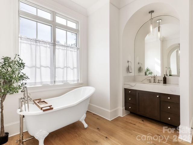 313 Wonderwood Drive, Charlotte, NC 28211