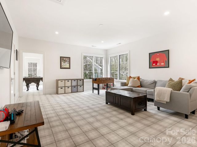 313 Wonderwood Drive, Charlotte, NC 28211