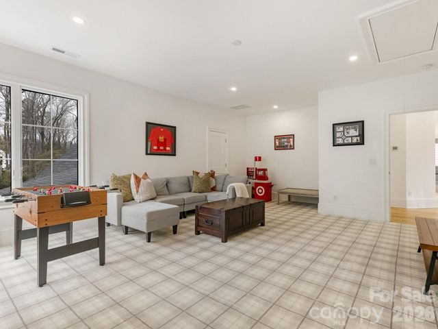 313 Wonderwood Drive, Charlotte, NC 28211