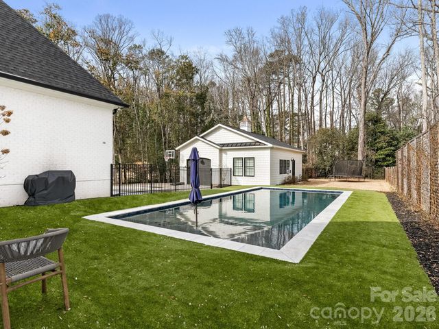 313 Wonderwood Drive, Charlotte, NC 28211