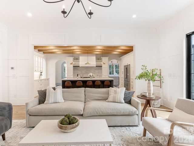 313 Wonderwood Drive, Charlotte, NC 28211