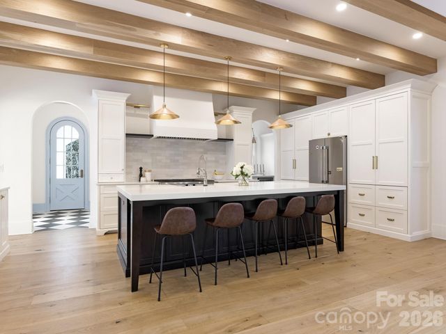 313 Wonderwood Drive, Charlotte, NC 28211