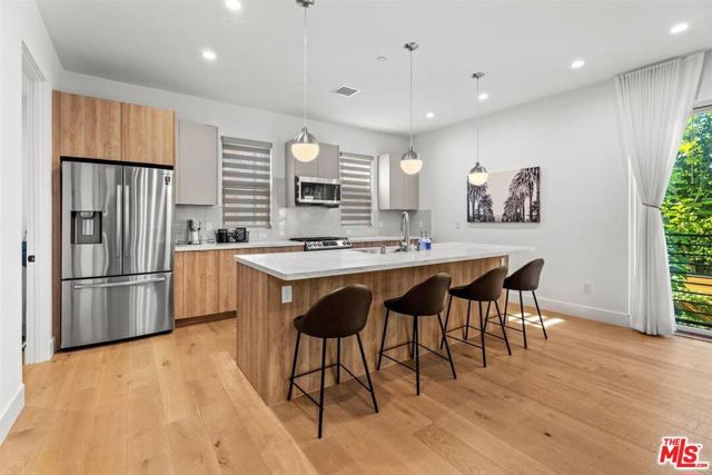 1573 Hi Point Street, Los Angeles, CA 90035