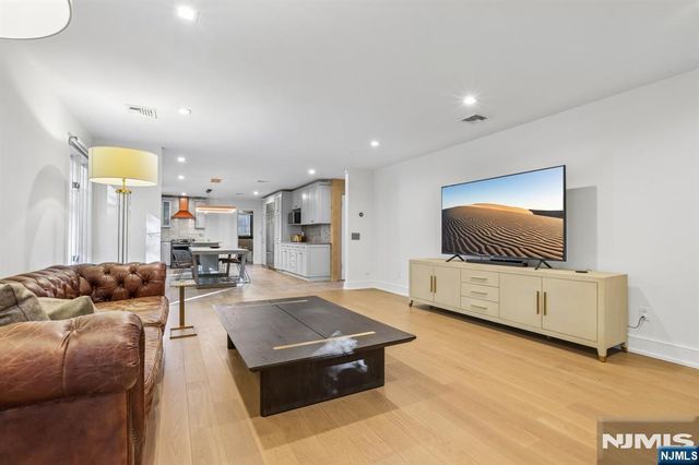 801 Pony Trail, Franklin Lakes, NJ 07417