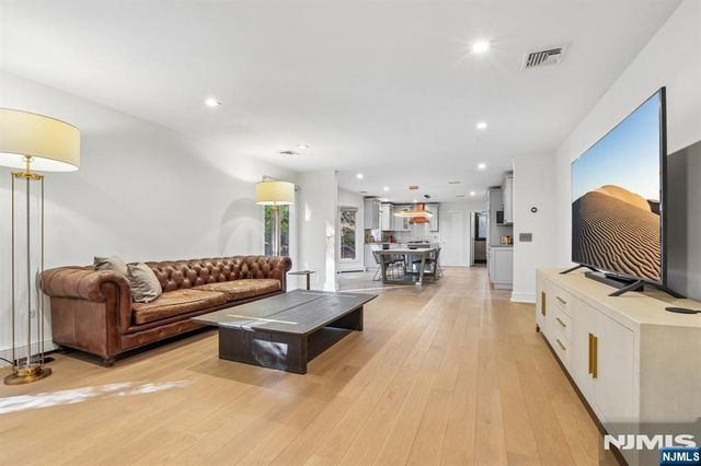 801 Pony Trail, Franklin Lakes, NJ 07417
