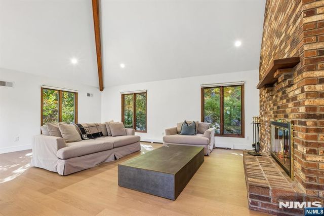 801 Pony Trail, Franklin Lakes, NJ 07417