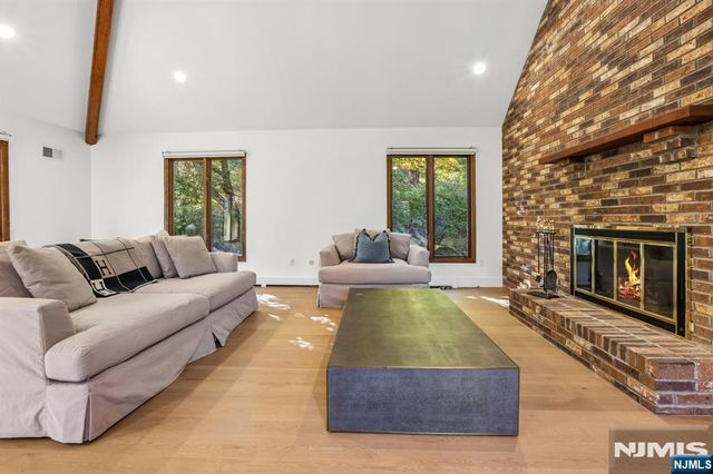 801 Pony Trail, Franklin Lakes, NJ 07417