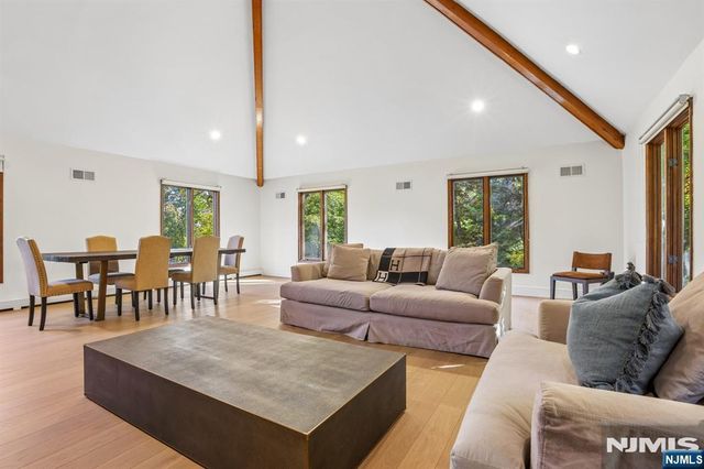 801 Pony Trail, Franklin Lakes, NJ 07417