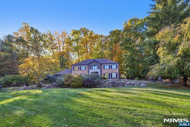 801 Pony Trail, Franklin Lakes, NJ 07417