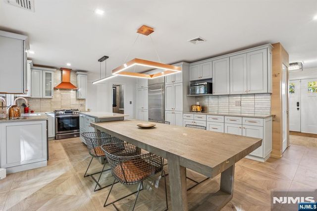 801 Pony Trail, Franklin Lakes, NJ 07417