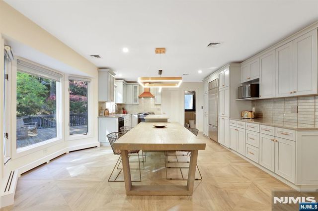 801 Pony Trail, Franklin Lakes, NJ 07417