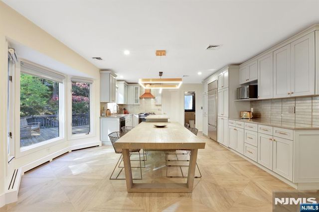 801 Pony Trail, Franklin Lakes, NJ 07417