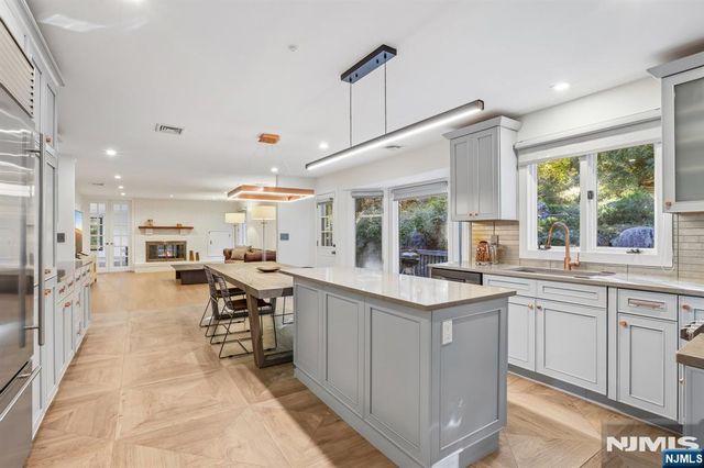 801 Pony Trail, Franklin Lakes, NJ 07417