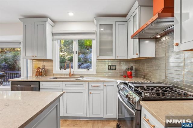 801 Pony Trail, Franklin Lakes, NJ 07417
