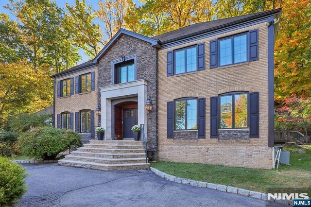 801 Pony Trail, Franklin Lakes, NJ 07417