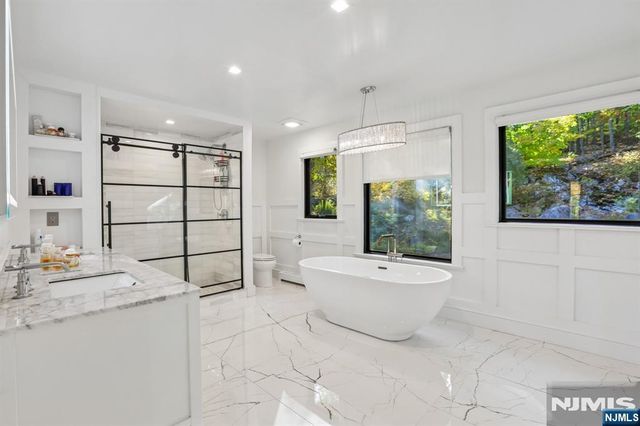 801 Pony Trail, Franklin Lakes, NJ 07417