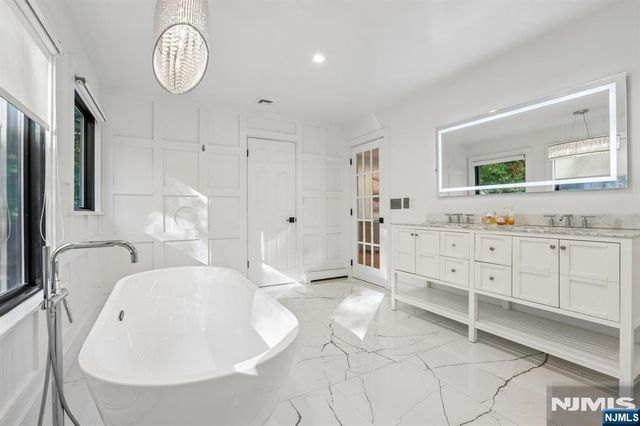 801 Pony Trail, Franklin Lakes, NJ 07417