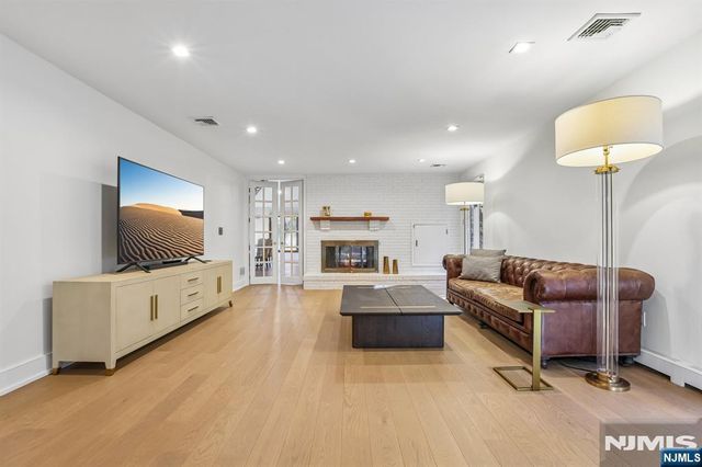 801 Pony Trail, Franklin Lakes, NJ 07417