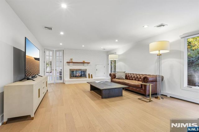 801 Pony Trail, Franklin Lakes, NJ 07417