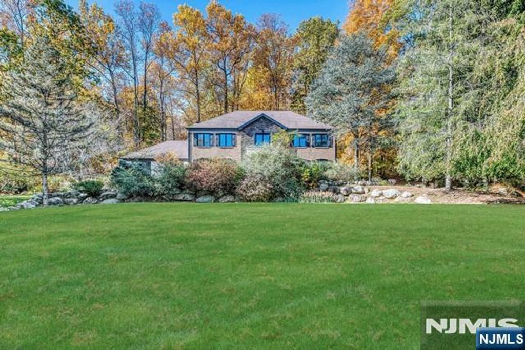 801 Pony Trail, Franklin Lakes, NJ 07417