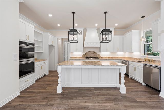 4228 Savannah Hills Lane, Longview, TX 75605