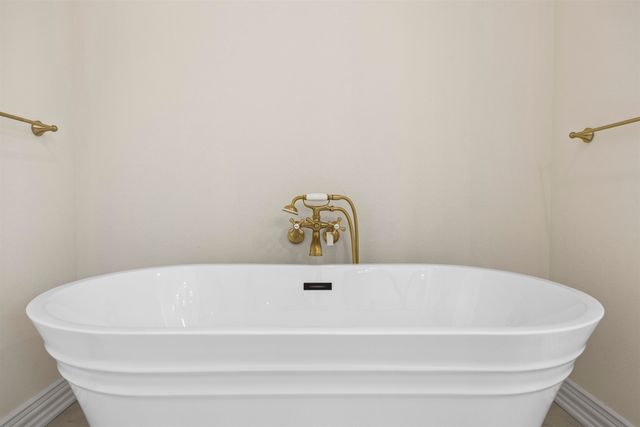 4228 Savannah Hills Lane, Longview, TX 75605