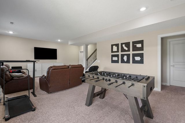 4305 Happiness Lane, Bettendorf, IA 52722