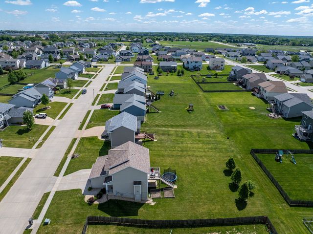 4305 Happiness Lane, Bettendorf, IA 52722