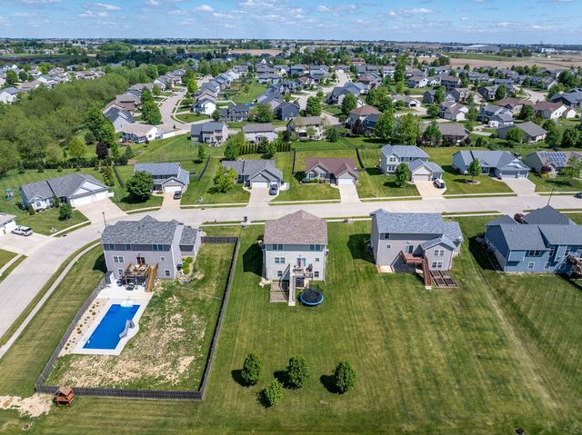4305 Happiness Lane, Bettendorf, IA 52722