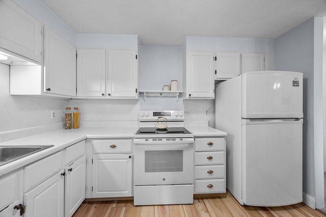 42 Old Colony Way APT 28, Orleans, MA 02653