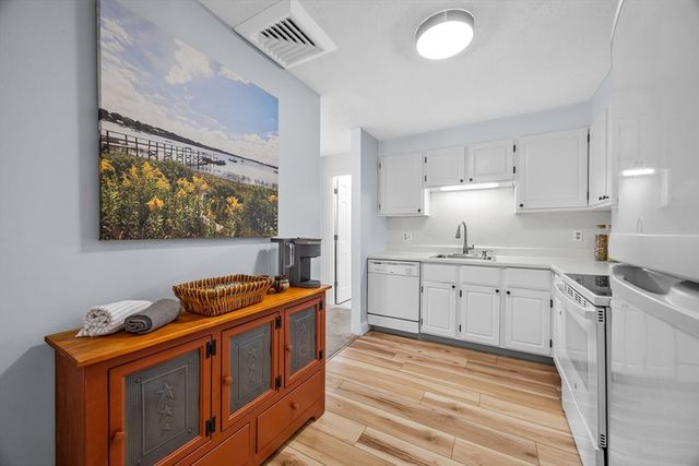 42 Old Colony Way APT 28, Orleans, MA 02653