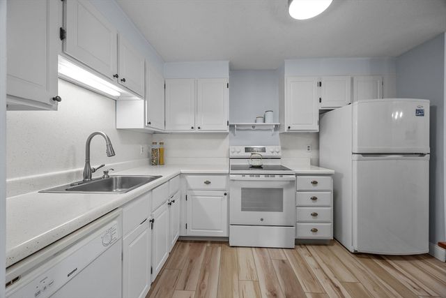 42 Old Colony Way APT 28, Orleans, MA 02653