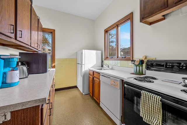 42 Old Colony Way APT 28, Orleans, MA 02653