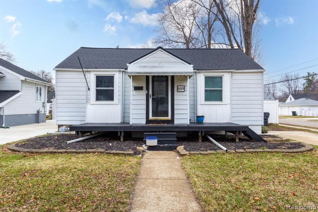 659 Gargantua Avenue, Commerce Twp, MI 48017