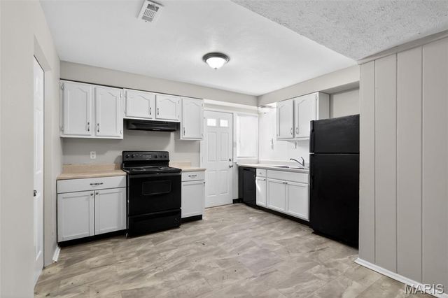 8300 Woodhurst Drive, St Louis, MO 63134