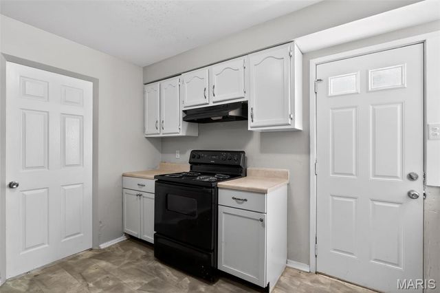 8300 Woodhurst Drive, St Louis, MO 63134