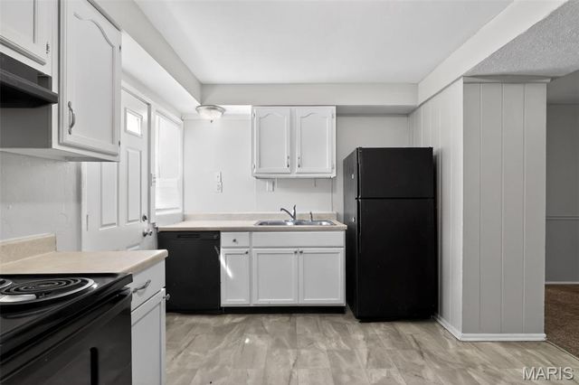 8300 Woodhurst Drive, St Louis, MO 63134