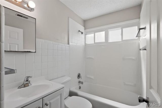 8300 Woodhurst Drive, St Louis, MO 63134