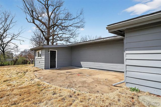 8300 Woodhurst Drive, St Louis, MO 63134