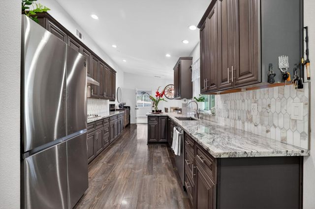 4830 Creekside Dr, Shingle Springs, CA 95682