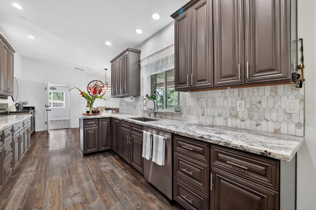 4830 Creekside Dr, Shingle Springs, CA 95682